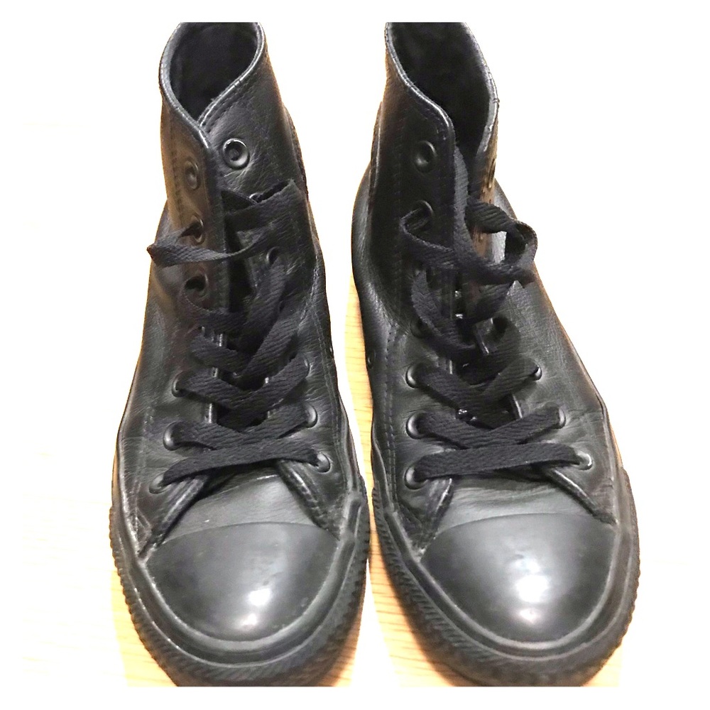 Black Leather Converse Sneakers size 7